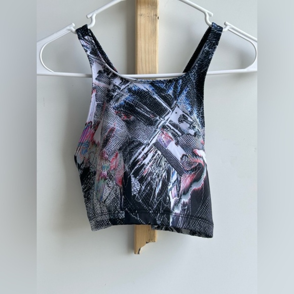 Onzie | Flow heart Print |Women's Top
Size S/M